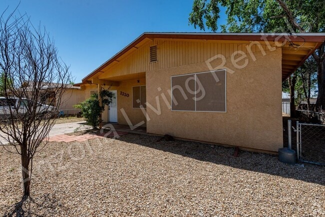 Building Photo - TWO BEDROOM PLUS BONUS ROOM Rental