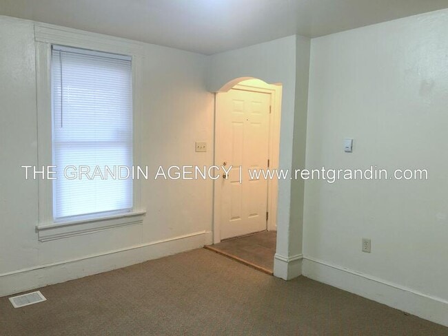 Photo - 922 12th St SE