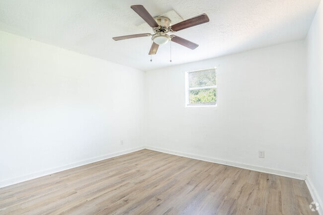 1HAB, 1BA - Dormitorio - 640 E Pipkin St