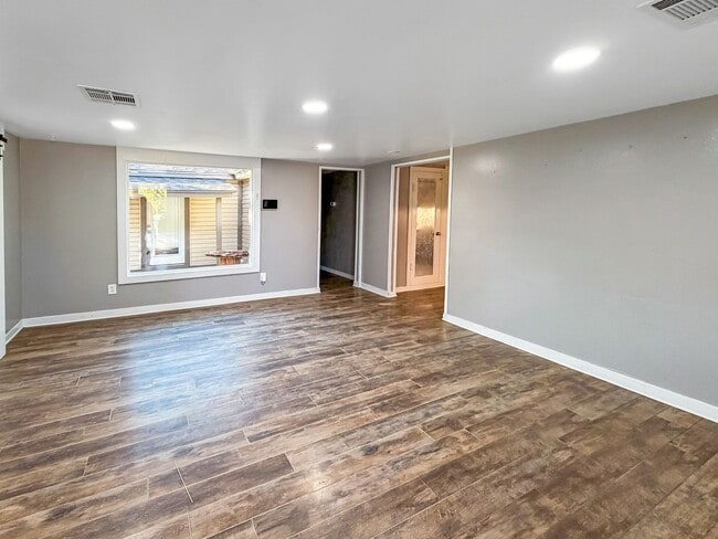 Photo - 829 W Madison Ave