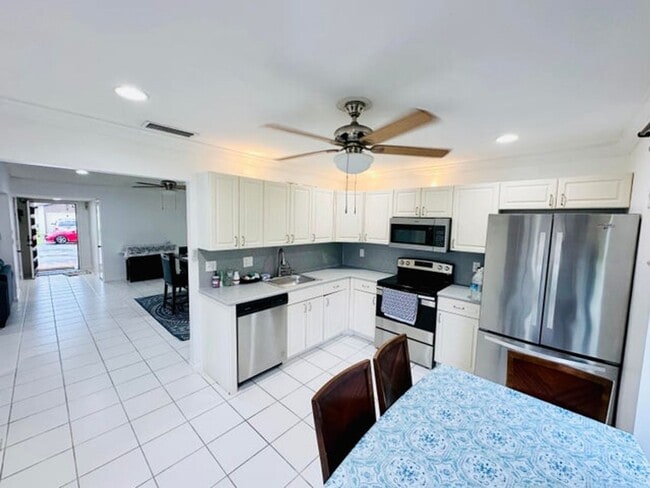 Photo - 5077 Forsythia St