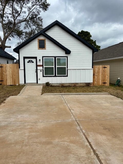 Building Photo - 16930 W Lynbrook