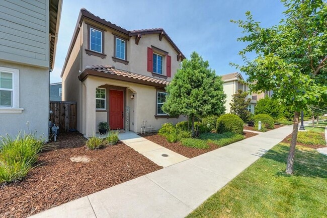 Building Photo - Now Leasing – 3 Bed + Loft, 2.5 Bath (2019...