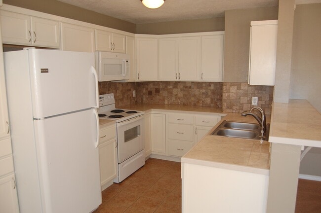 Photo - 3/2/2 - Available Now - Under $1300