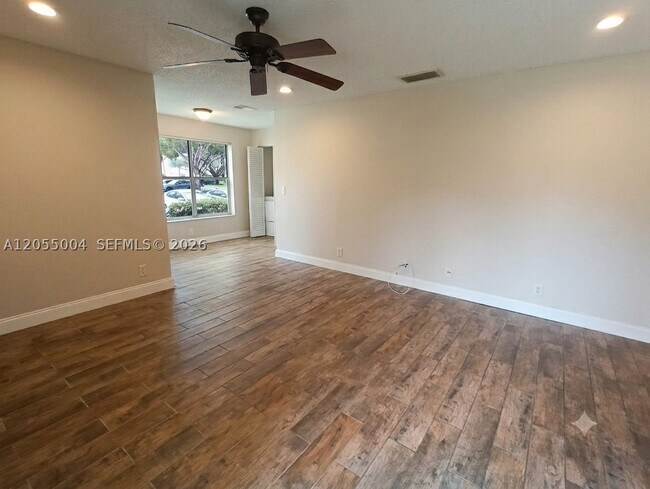 Photo - 3430 Pinewalk Dr N Unit 617
