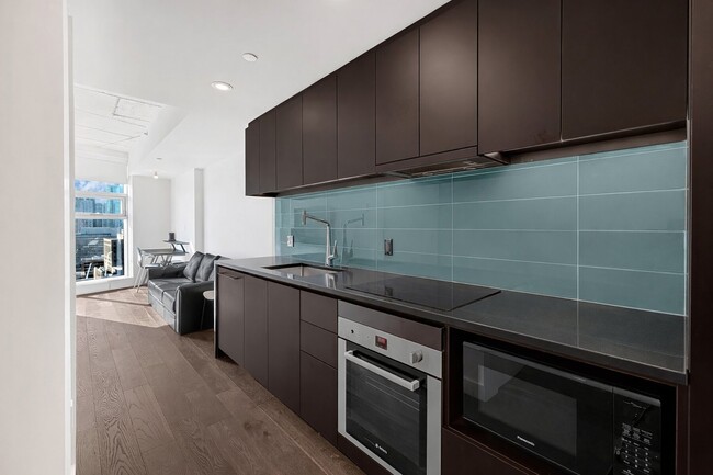 Building Photo - 1030 Rue de Bleury Unit 3108