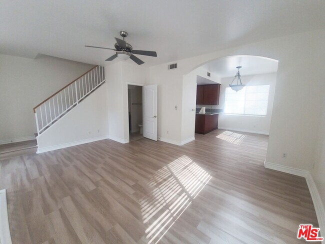 Photo - 4838 Elmwood Ave Unit 5