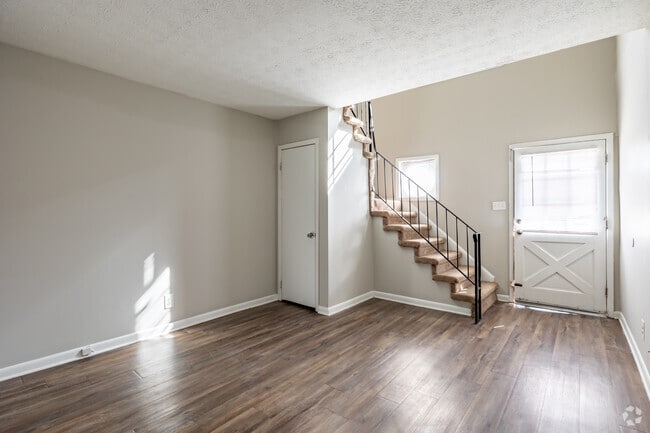 1BR, 1BA - 900SF