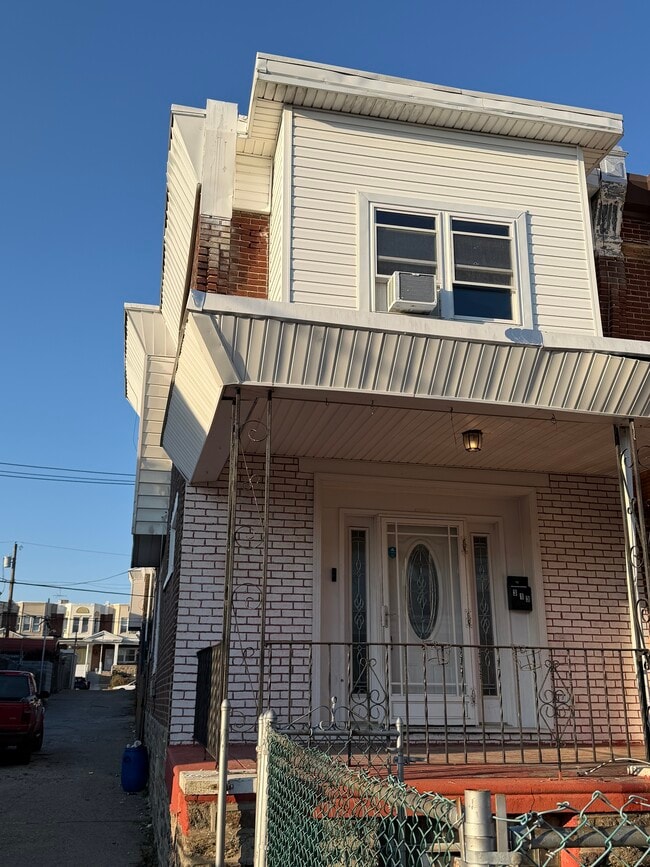 Building Photo - 313 E Eleanor St