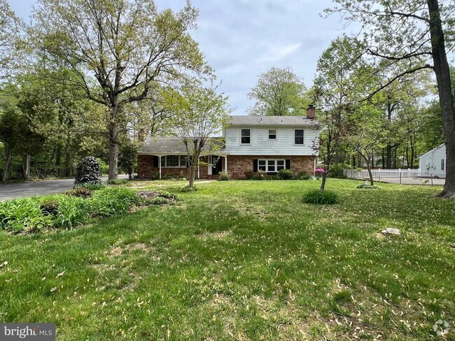 Building Photo - 6825 Ridgeway Dr Rental