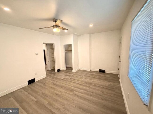 Photo - 4905 Knorr St