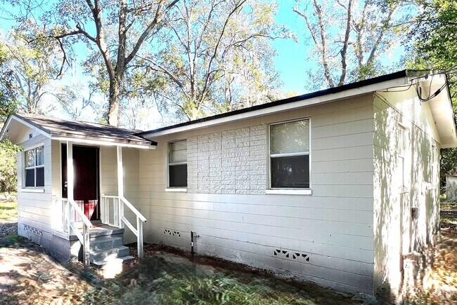 Building Photo - Newly Remodled North side Bungalow with a ... Rental