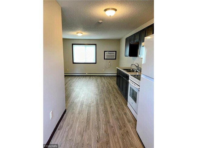 Photo - 365 2nd St SE