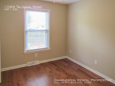 Photo - 1086 Talisman Rd