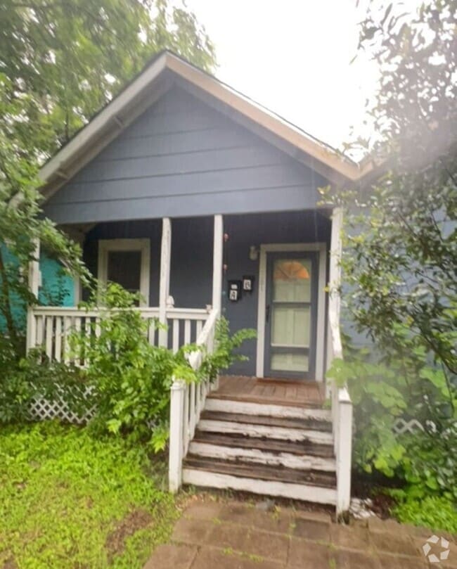 Building Photo - 5001 Duval St Unit A Rental