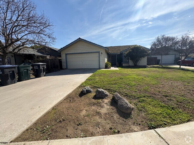 Building Photo - Cute SW Visalia home in a great school dis...