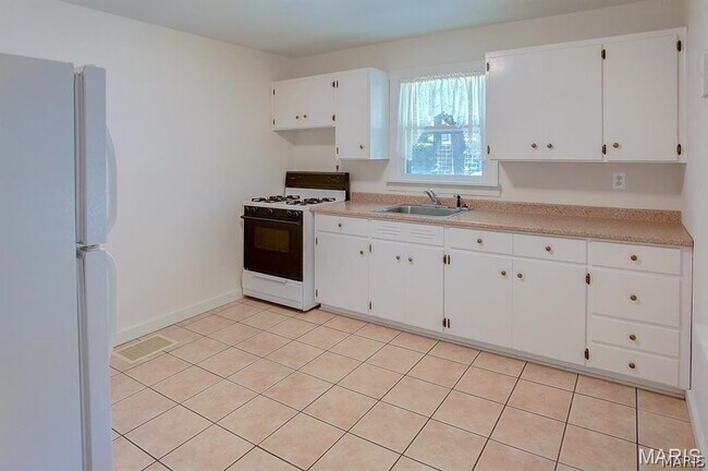 Photo - 128 S Meridian Rd