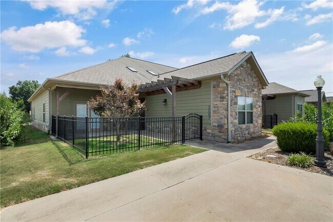 Building Photo - 2007 S Dixieland Rd Rental