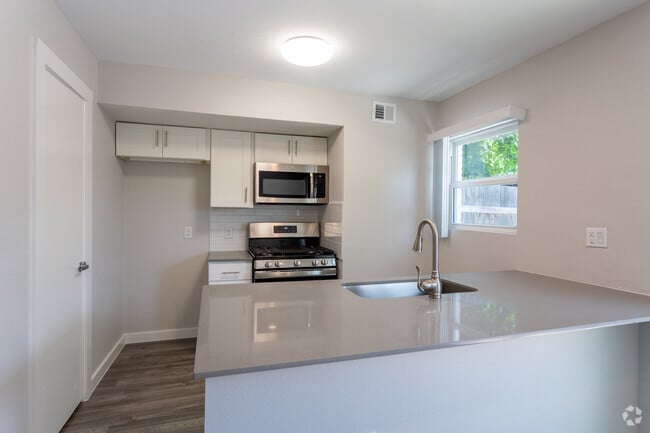 2 BR, 1.5 BA 1010 SF