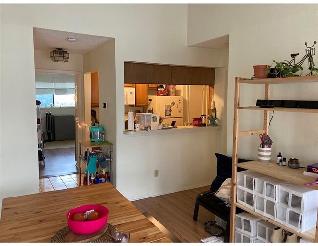 Photo - 806 W 24th St Unit 324