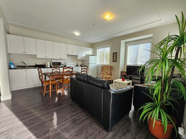 Photo - 9245 Hazel St