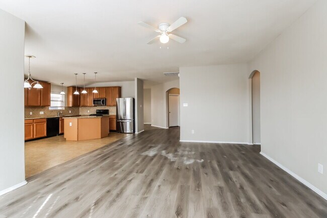 Photo - 214 Kestrel Ln