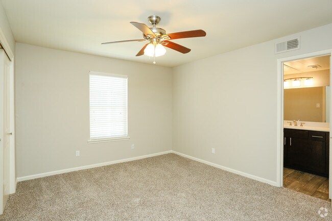 1157SF - 2BR - Master Bedroom