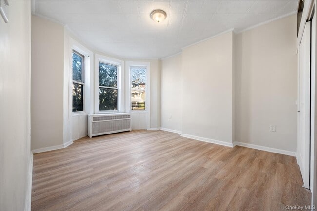 Photo - 308 E 8th St