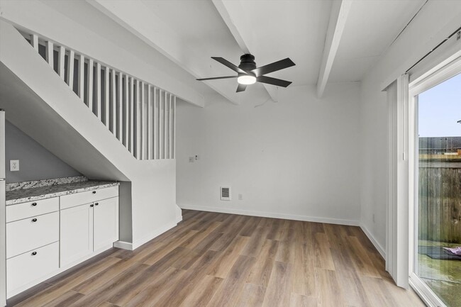 Photo - Cute 3 bed 2 bath town home