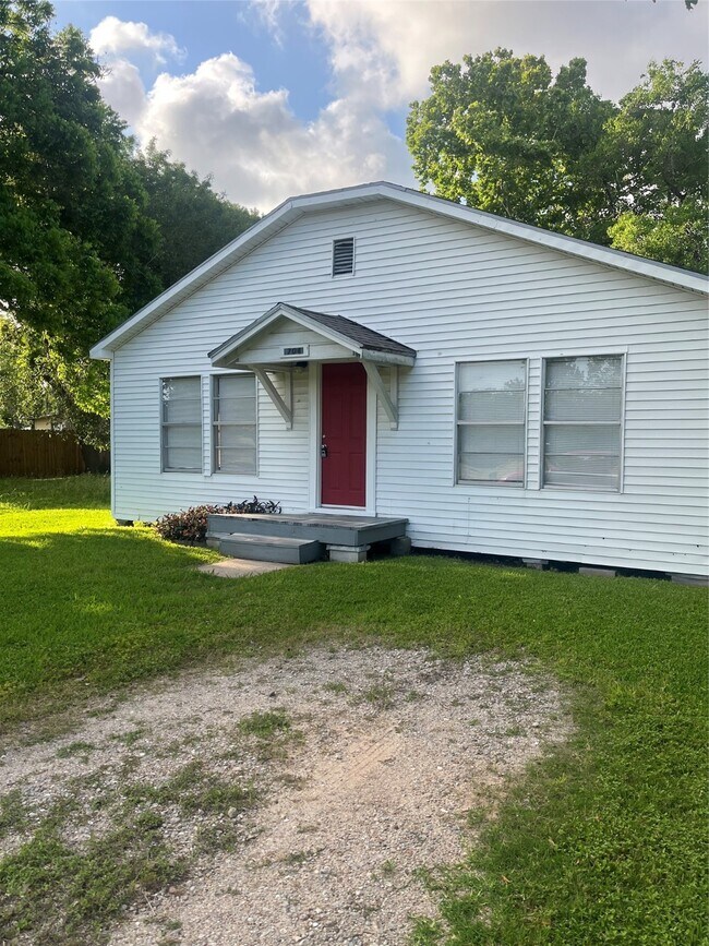 Photo - 704 15th Ave N