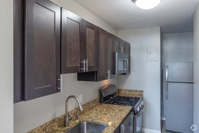 1BR, 1BA - 772SF - Kitchen