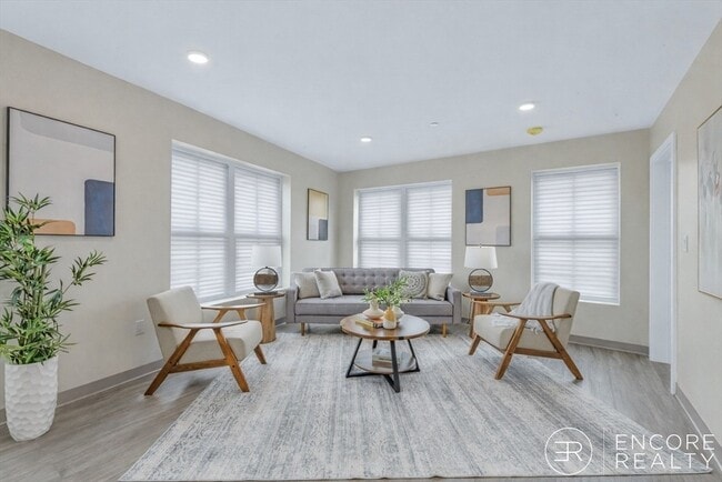 Photo - 375 Cummins Hwy Unit 501