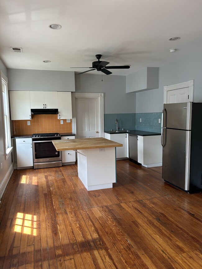 Building Photo - 1103 Oakwood Ave Unit Apt. 2