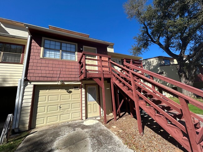 Building Photo - 3 Bed / 2.5 Bath – Steps from Doak Campbell Stadium – Only $1,800!