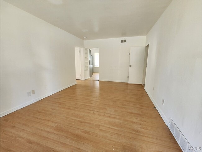 Photo - 132 Deane Ct