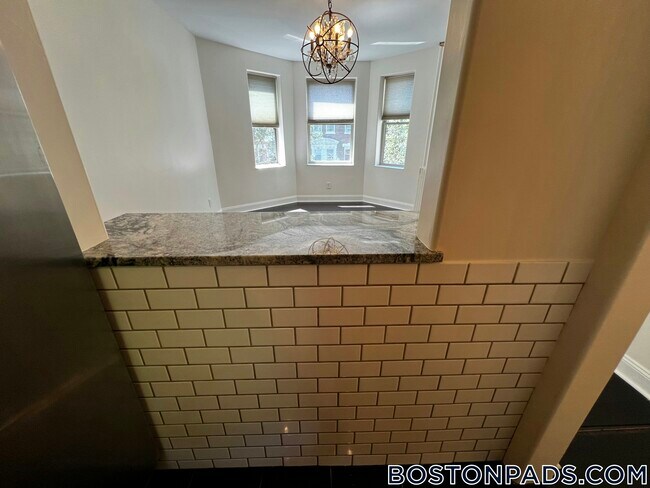 31 Queensberry St Unit 12A