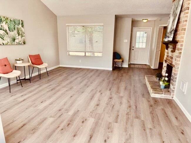 Photo - 2403 Chimneystone Cir