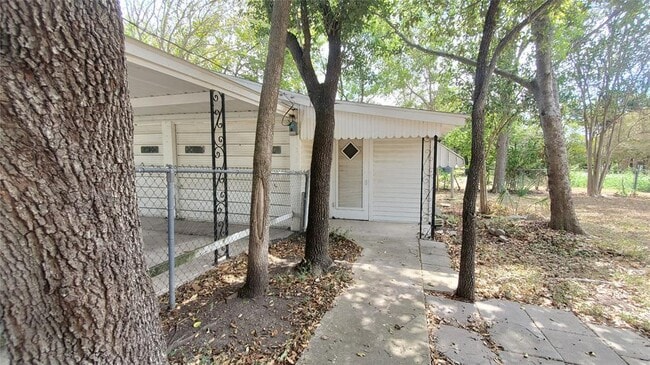 Photo - 1117 W 4th St