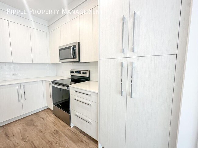 Photo - BRIGHT AND MODERN 2 BEDS/ 2 BATH CONDO Unit 2118
