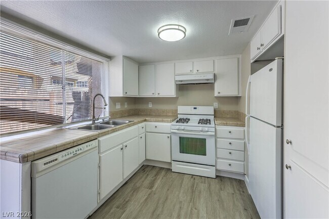 Photo - 1481 Living Desert Dr Unit B