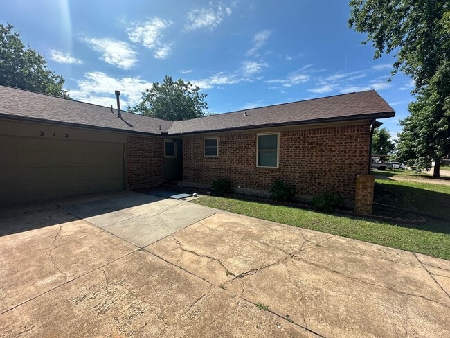 Photo - 312 S Avery Dr
