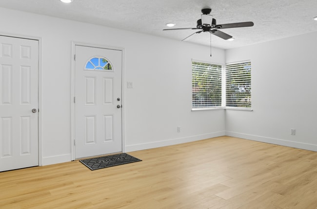 Photo - 180 Ross Dr