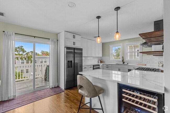 Building Photo - 47 Oldfields Rd Unit 2 Rental