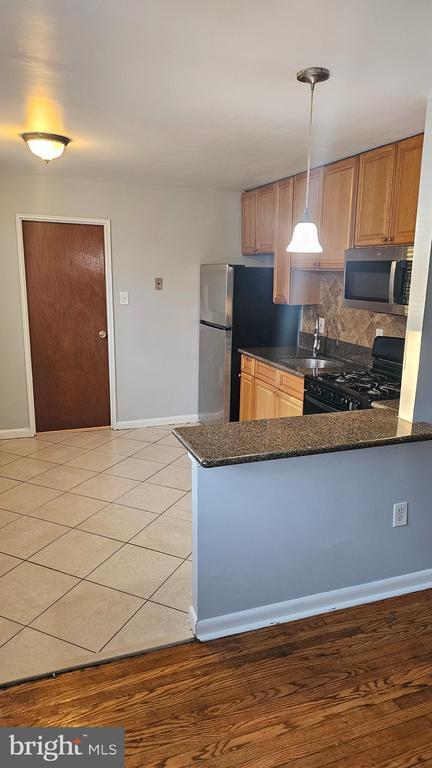 Building Photo - 6007 Bingham St