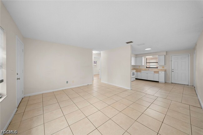 Photo - 5553 Fifth Ave