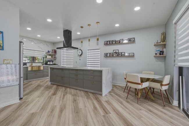 Photo - 310 NW 207th Way