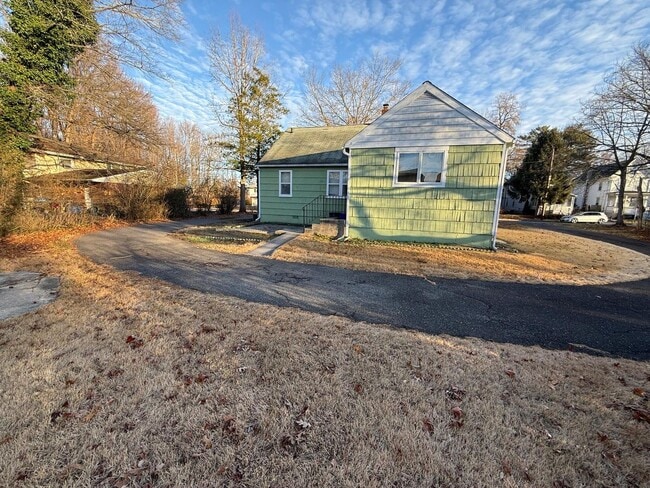 Photo - Big Spacious Beautiful Single Family 4 bed...
