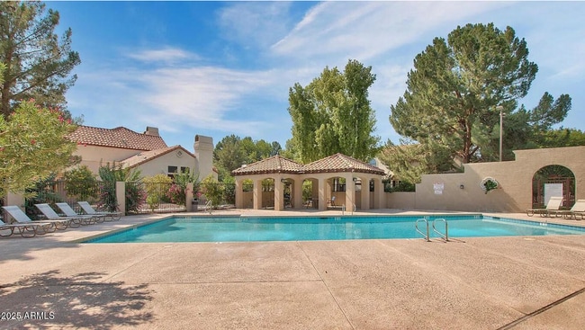 Photo - 921 W University Dr