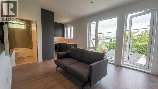 Photo - 3550 Quesnel Dr