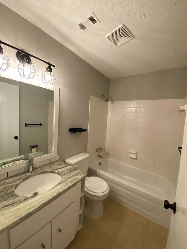 Photo - 239 Pointe S Dr